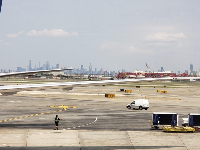 Newark Liberty Airport - NYC skyline